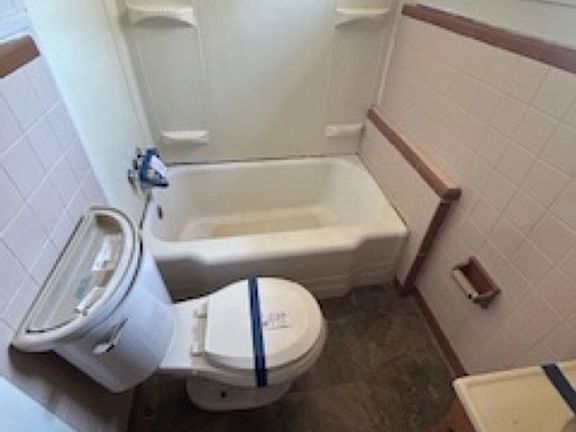 4th image of 255 Limestone St