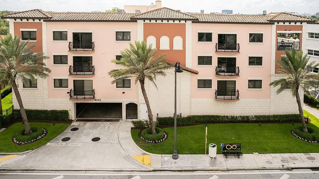 3 bed, 2.5 bath, 2000 sqft, $4,500 — Photo 1