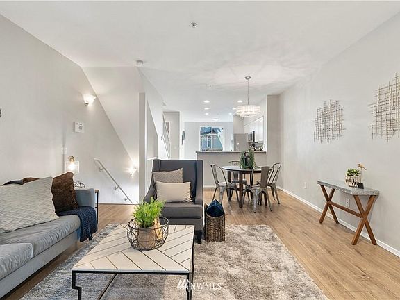 3rd image of 16126 Juanita Woodinville Way NE #304