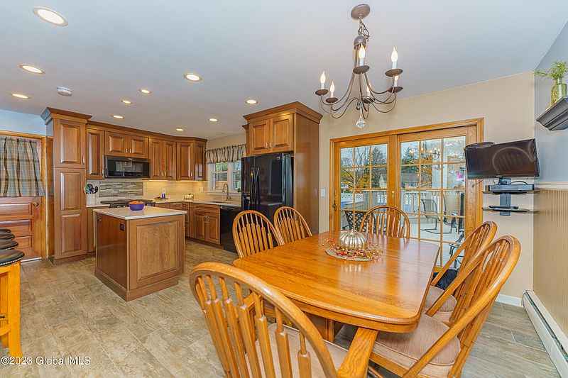 5th image of 8 Pettibone Drive