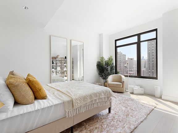 4th image of 212 W 95th St #8A