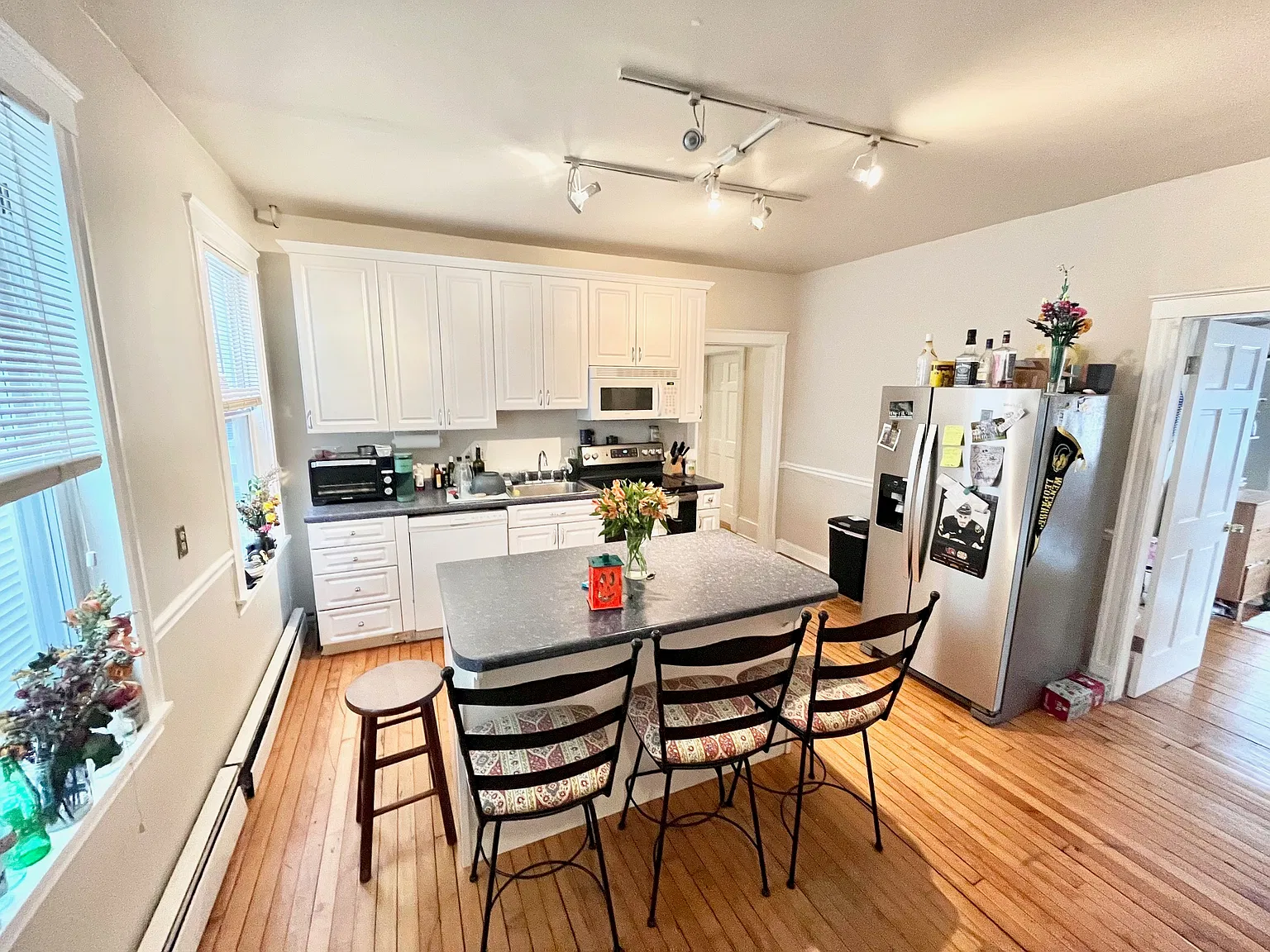 3 bed, 9999 sqft, $4,500 — Photo 1
