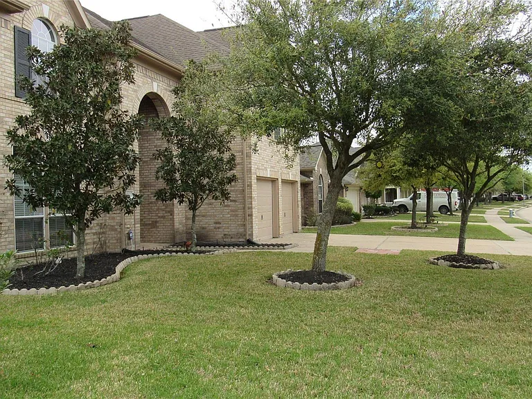 17615 Belwood Park Ln — Photo 6