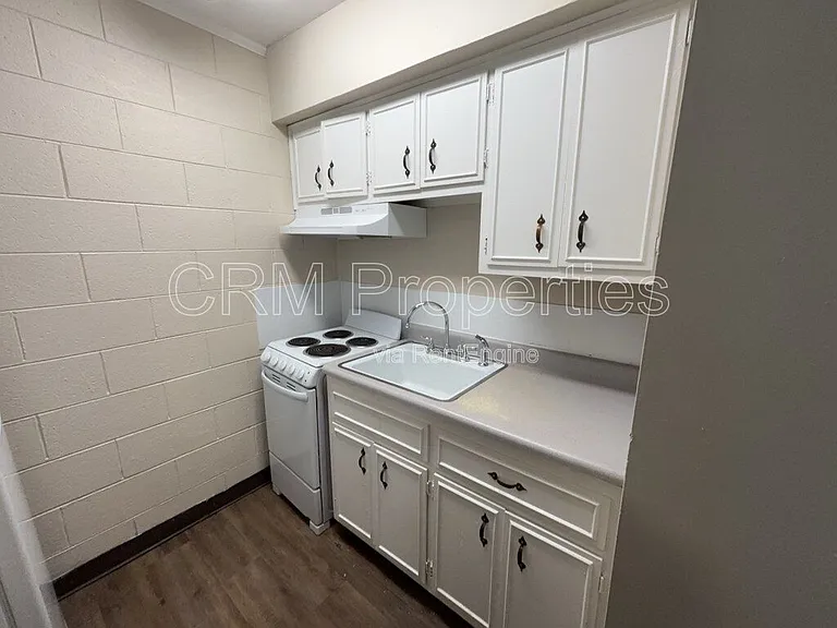 6134 Hillside Ave #10 — Photo 8