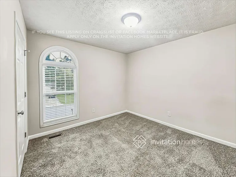 1040 Burning Bush Dr — Photo 10