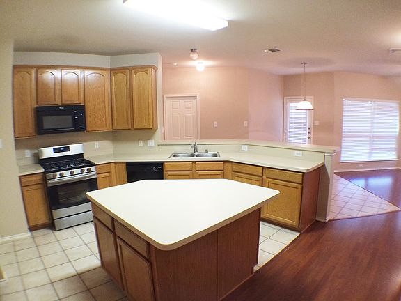 5th image of 9857 Old Field Dr