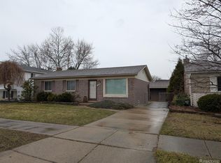 29911 Willow Pointe Dr, Roseville, MI 48066