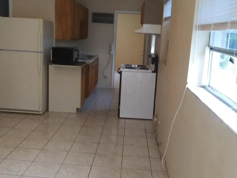 1640 NE 32nd Ct — Photo 4