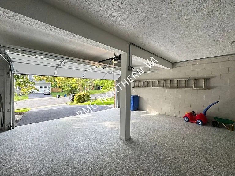 404 Onondio Cir SE — Photo 41