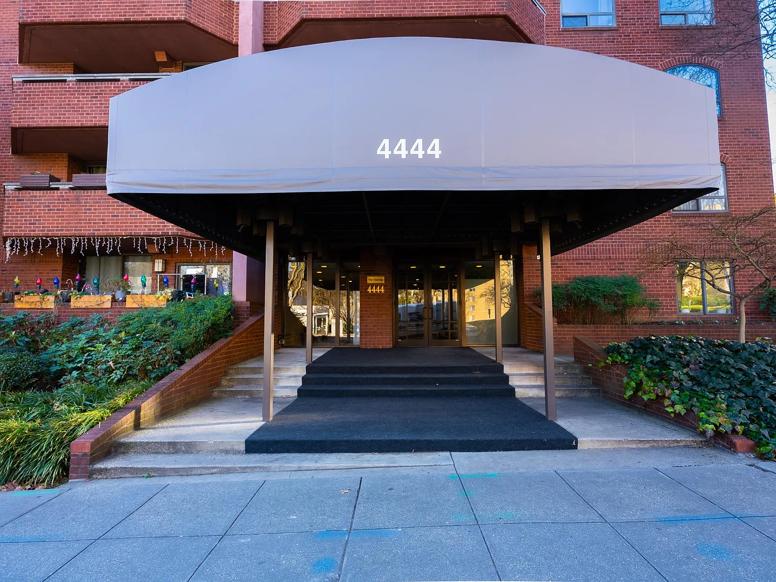 2 bed, 870 sqft, $2,899 — Photo 2