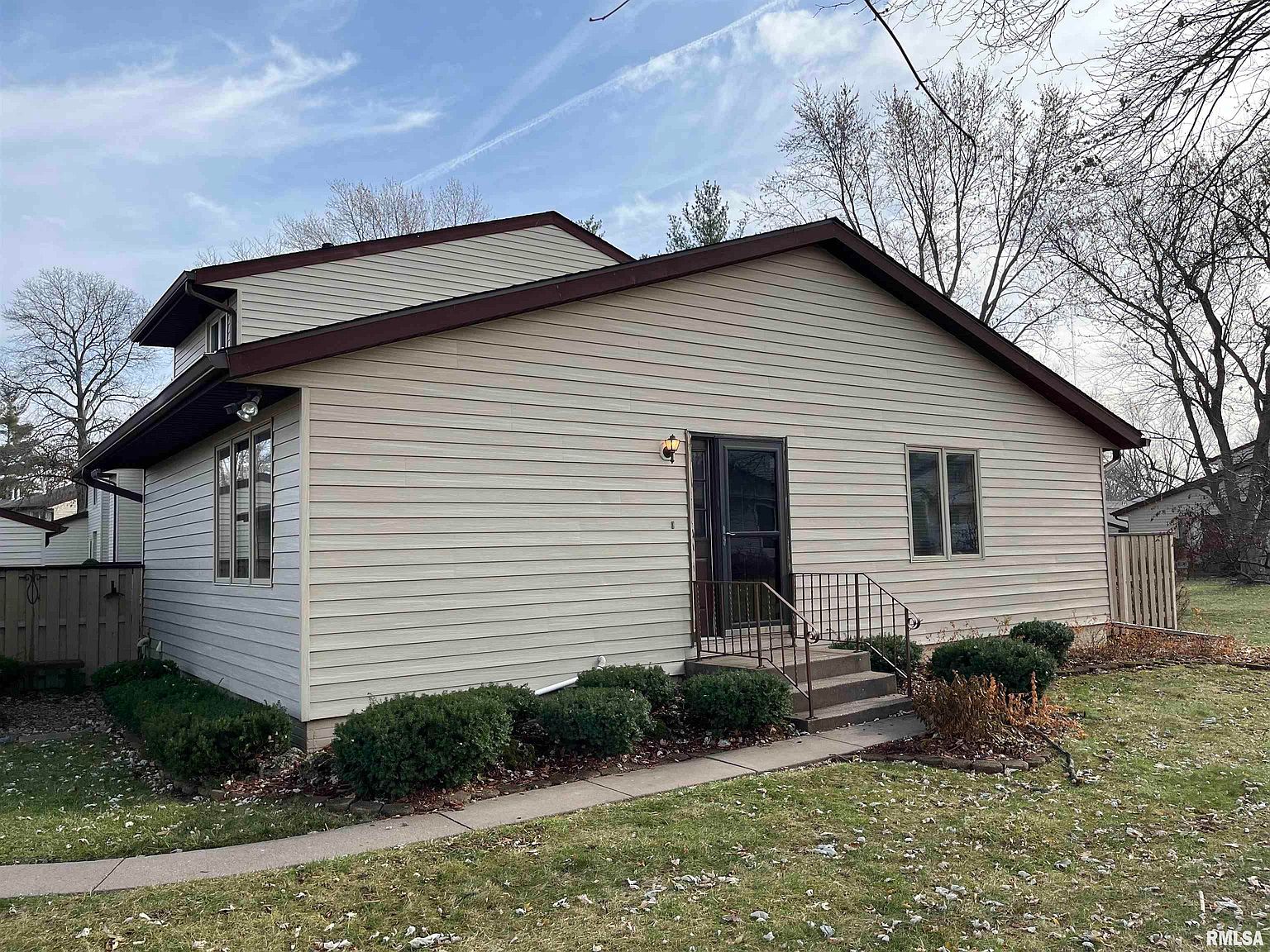 3593 Cedarwood Ct, Bettendorf, IA 52722 Zillow