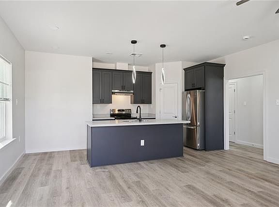 4th image of 32 Ashton Cox Dr #A