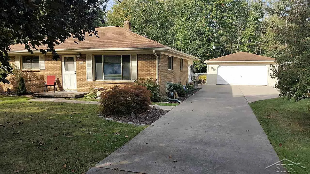 1370 Joseph St photo 1