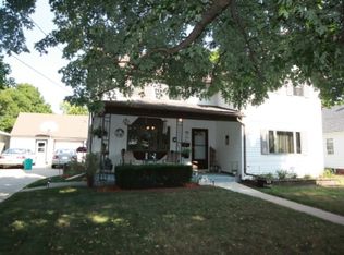 305 Iowa St, Manchester, IA 52057