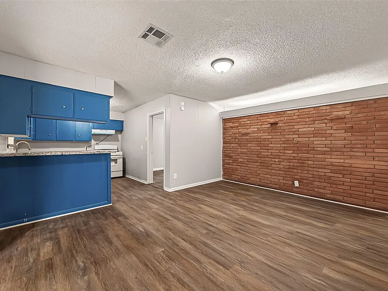 3815 Love St — Photo 9