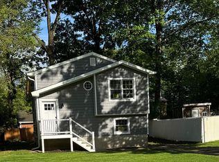 42 Old Coach Rd, Vernon, NJ 07462