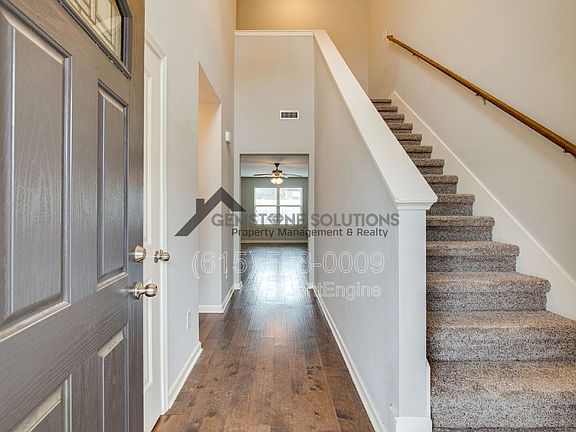 3rd image of 4018 Commons Dr