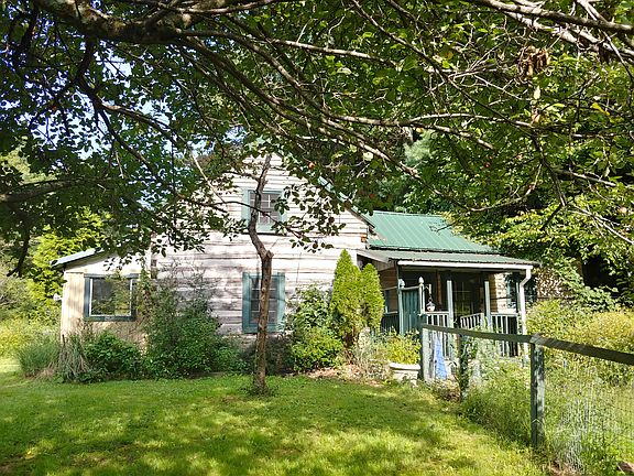 Garden area, fenced yard