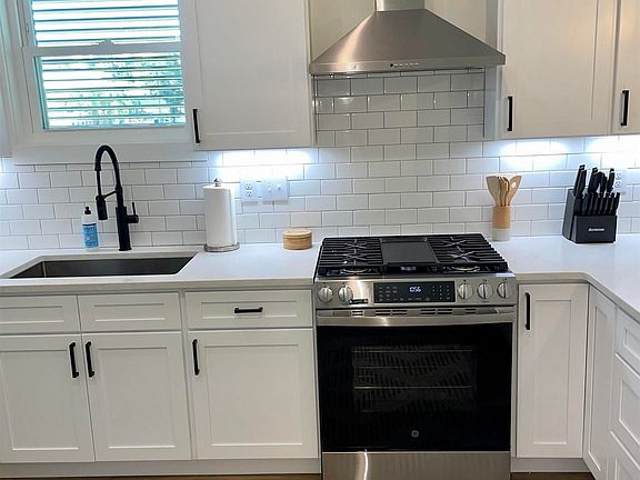 4th image of 5527 Bay La Launch Ave