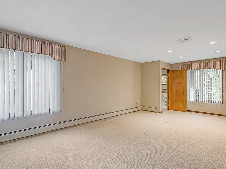 88 Van Blarcom Ln — Photo 19