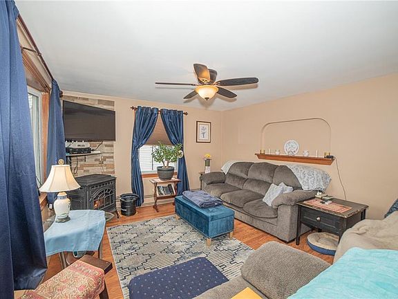 4th image of 25 Fisher St