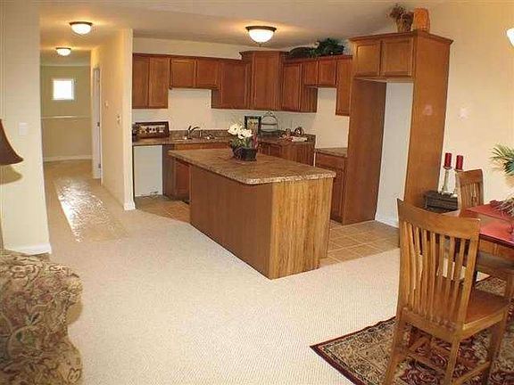 5th image of 803 Royale Ct