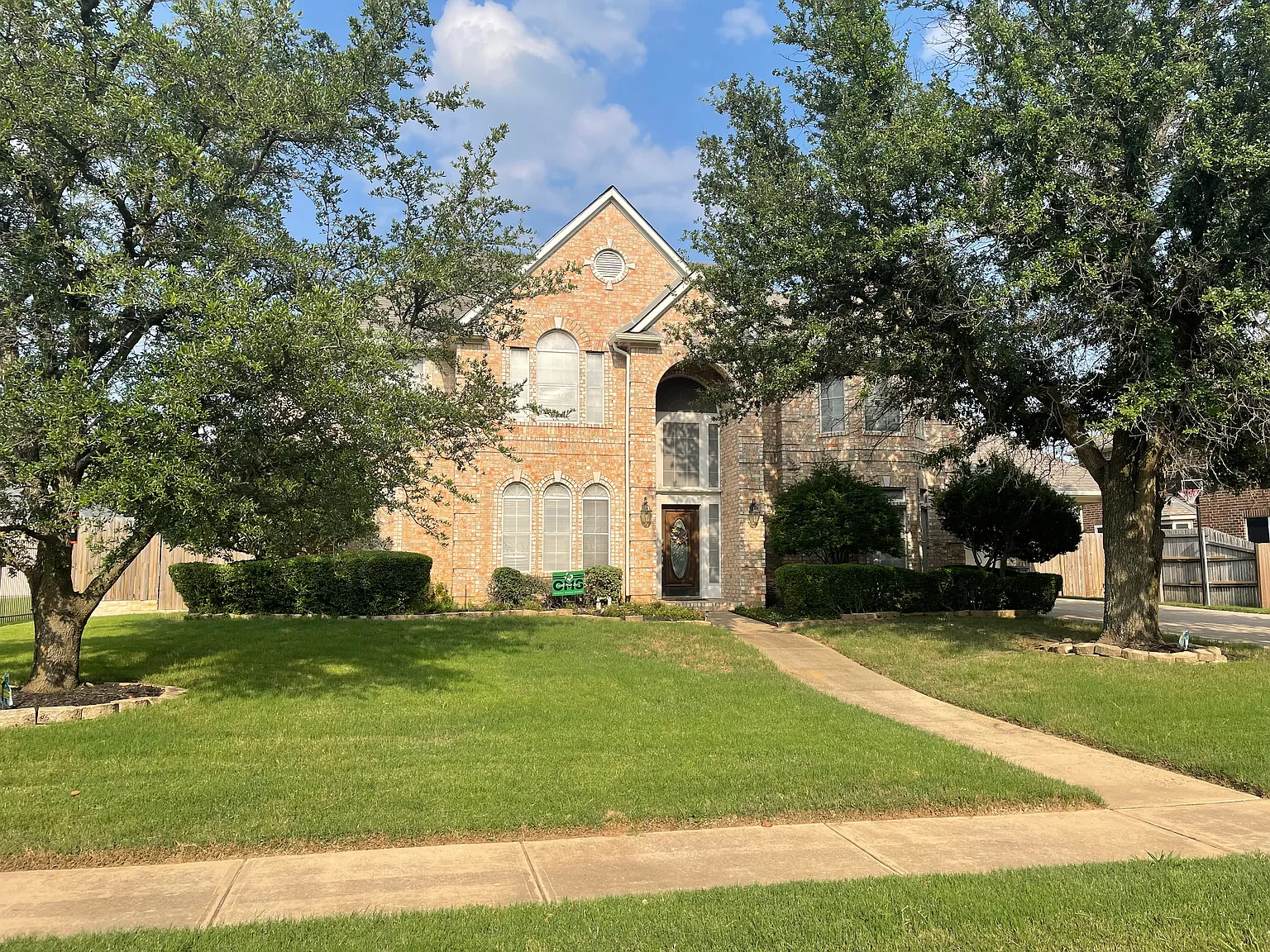 5 bed, 3.5 bath, 4209 sqft, $5,200 — Photo 1