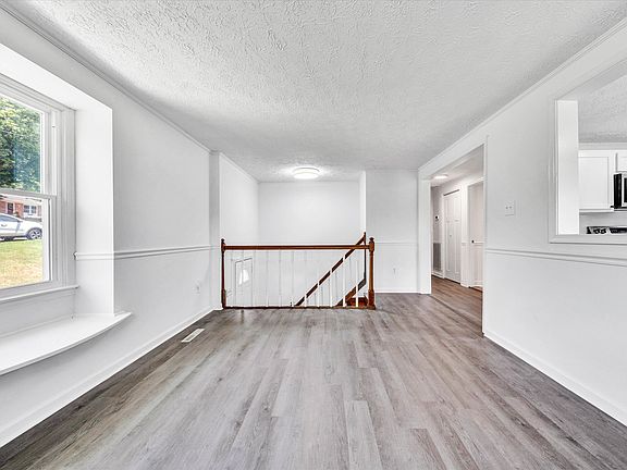 3rd image of 221 Clearview Dr