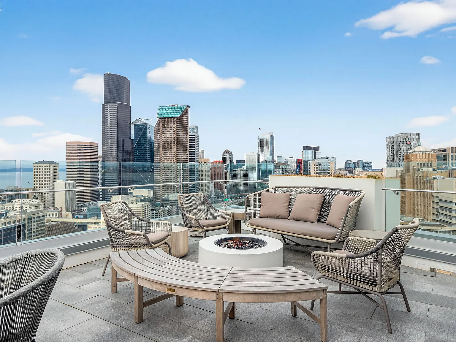 Yesler Towers — Photo 4