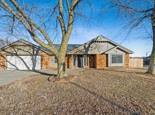 2006 Stonehenge Dr, Bartlesville, OK 74006