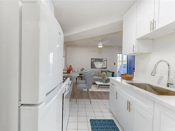 2nd image of 131 Albert Pl #B