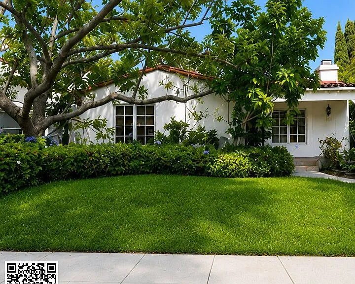 220 S Palm Dr — Photo 1