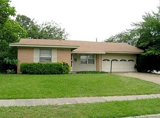 402 Darlene Ln, Arlington, TX 76010