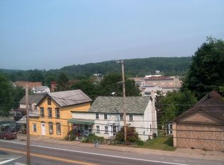 522 Spring St APT 302, Hawley, PA 18428