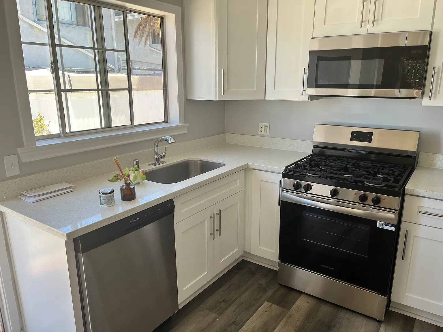 3 bed, 1.5 bath, 1100 sqft, $2,875 — Photo 4