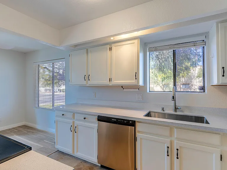 3102 E Clarendon Ave #101 — Photo 14