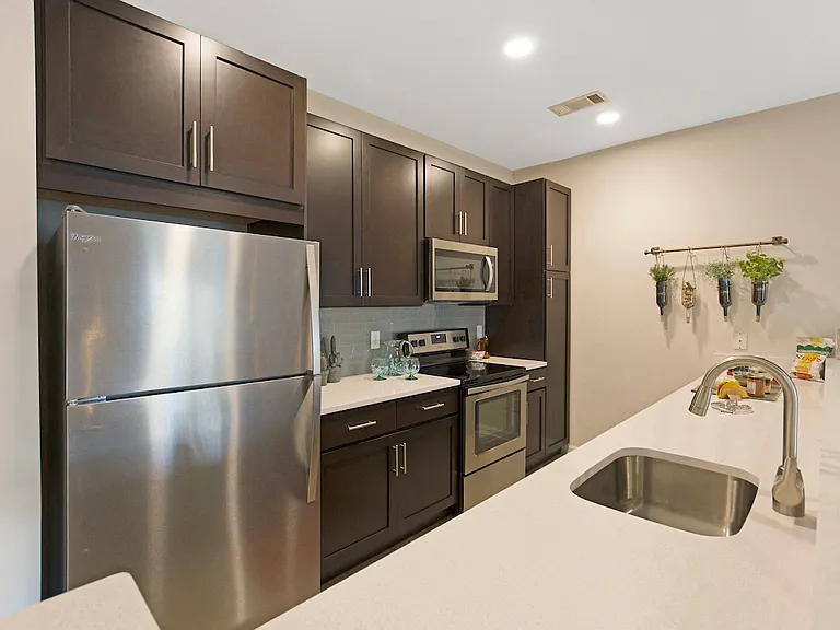 Woodmont Mews — Photo 15