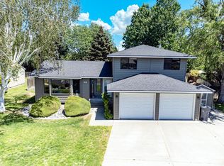 618 Meadows Dr E, Richland, WA 99352