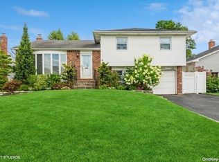 3054 Clovermere Rd, Wantagh, NY 11793