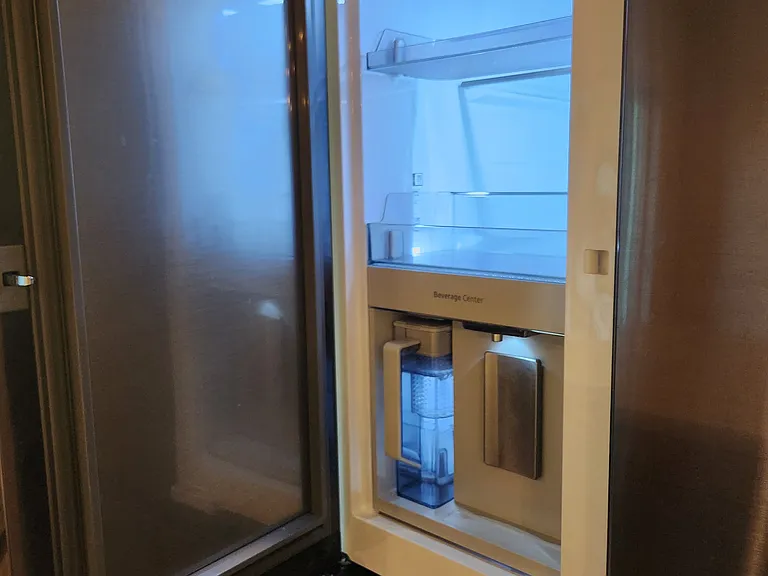 French door refrigerator with Beverage Center
