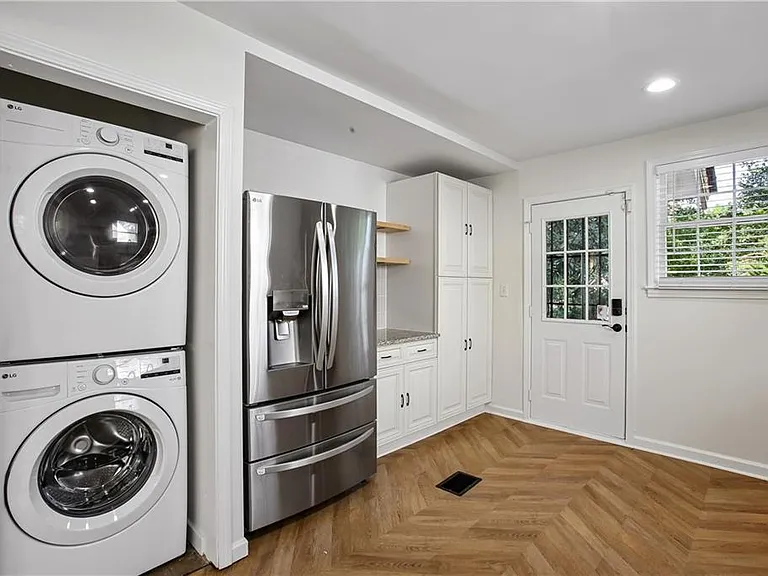 1649 Beecher St SW — Photo 13