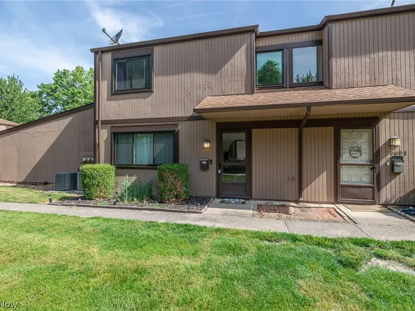 26653 Lake Of The Falls Blvd, Olmsted Falls, OH 44138