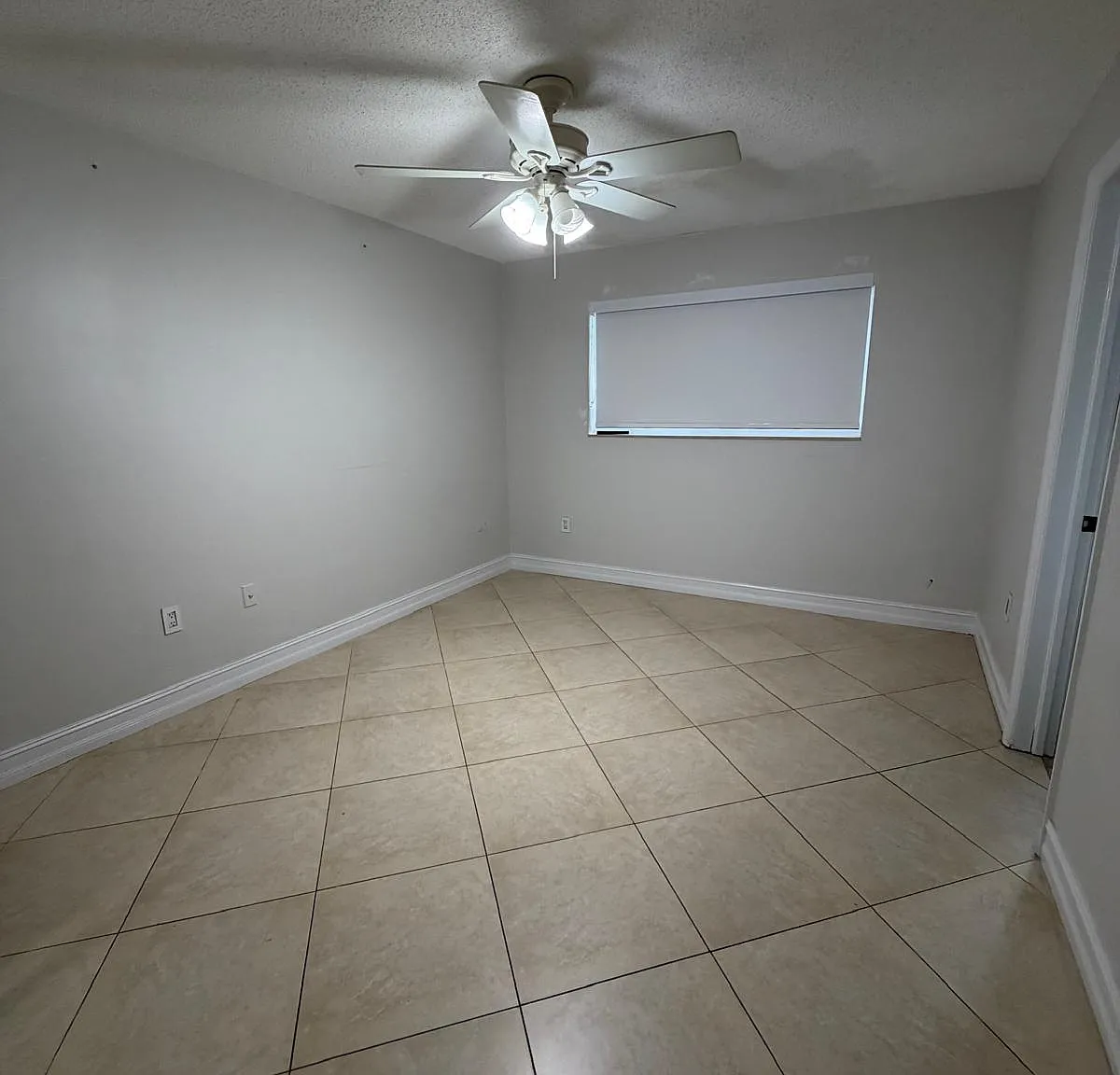 3 bed, 1200 sqft, $3,400 — Photo 2