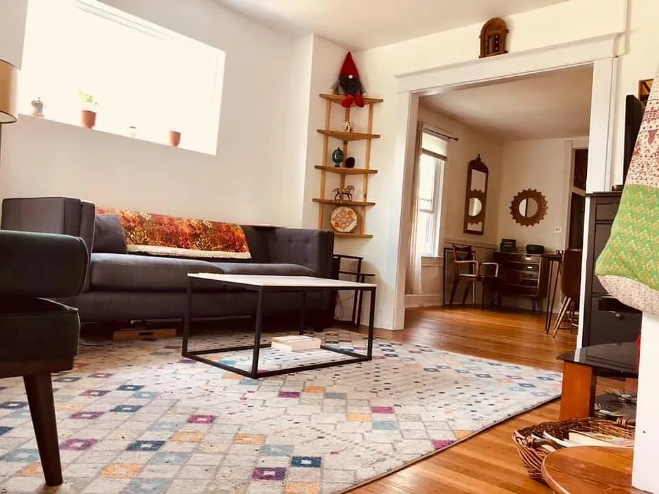 3 bed, 300 sqft, $1,150 — Photo 4
