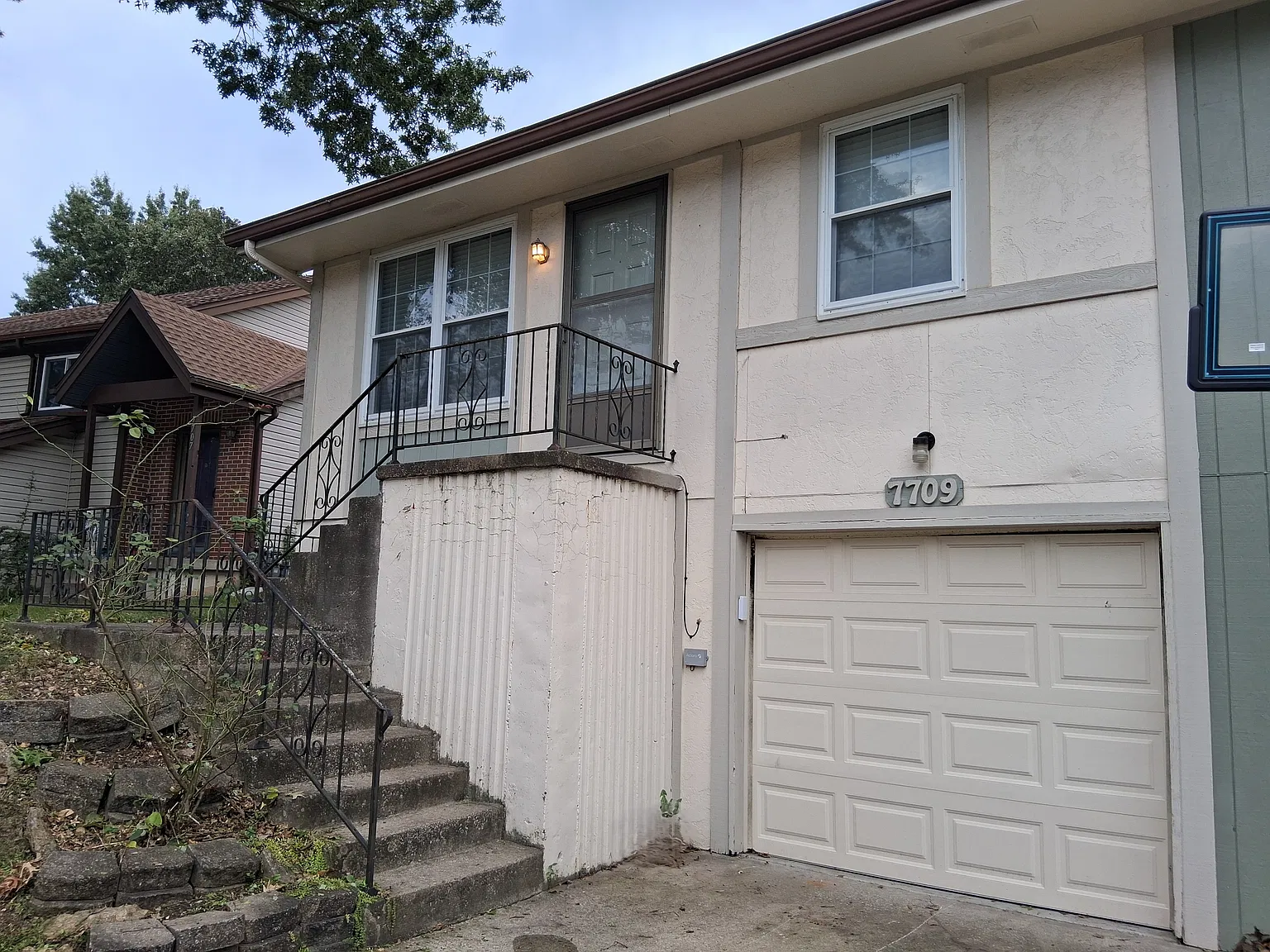 2 bed, 832 sqft, $1,600 — Photo 2