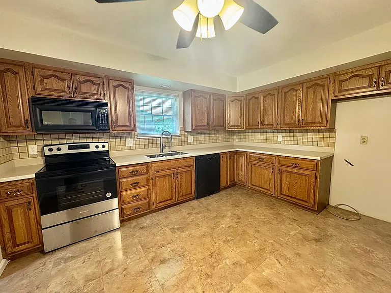 3417 Robyn Ann Dr — Photo 4