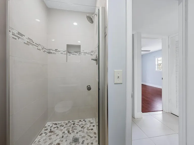 507 Capri Pl #K — Photo 12