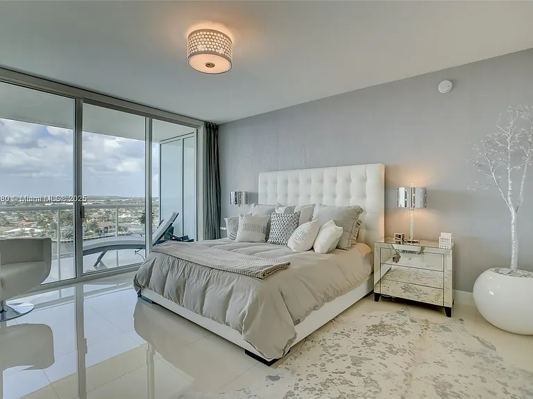 1 N Ocean Blvd #1011 — Photo 13