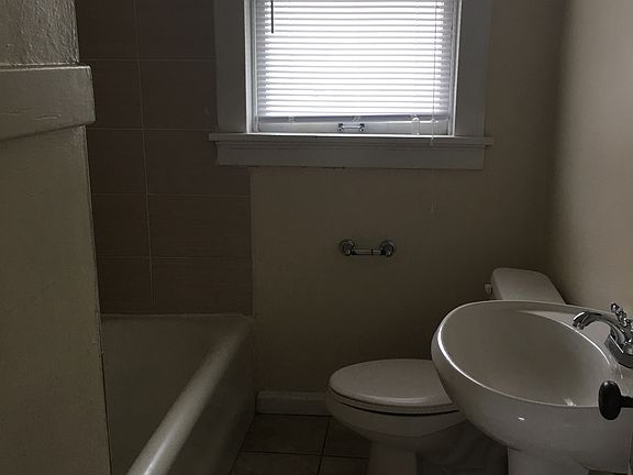 3rd image of 2128 Yale Ave