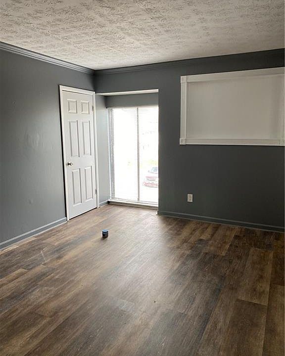 1st image of 231 Country Club Dr